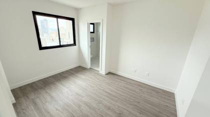 Apartamento Para Vender com 3 quartos 3 suítes no bairro Meia Praia em Itapema