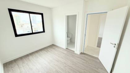 Apartamento Para Vender com 3 quartos 3 suítes no bairro Meia Praia em Itapema