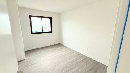 Apartamento Para Vender com 3 quartos 3 suítes no bairro Meia Praia em Itapema