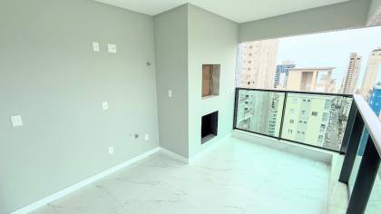 Apartamento Para Vender com 3 quartos 3 suítes no bairro Meia Praia em Itapema