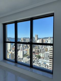 Alto padrão com 3 suítes na Meia Praia - Greta Palace