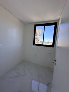 Alto padrão com 3 suítes na Meia Praia - Greta Palace