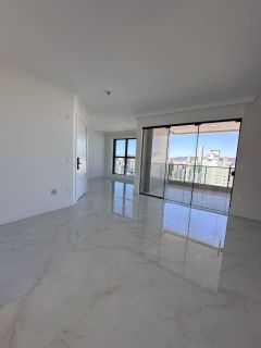 Alto padrão com 3 suítes na Meia Praia - Greta Palace