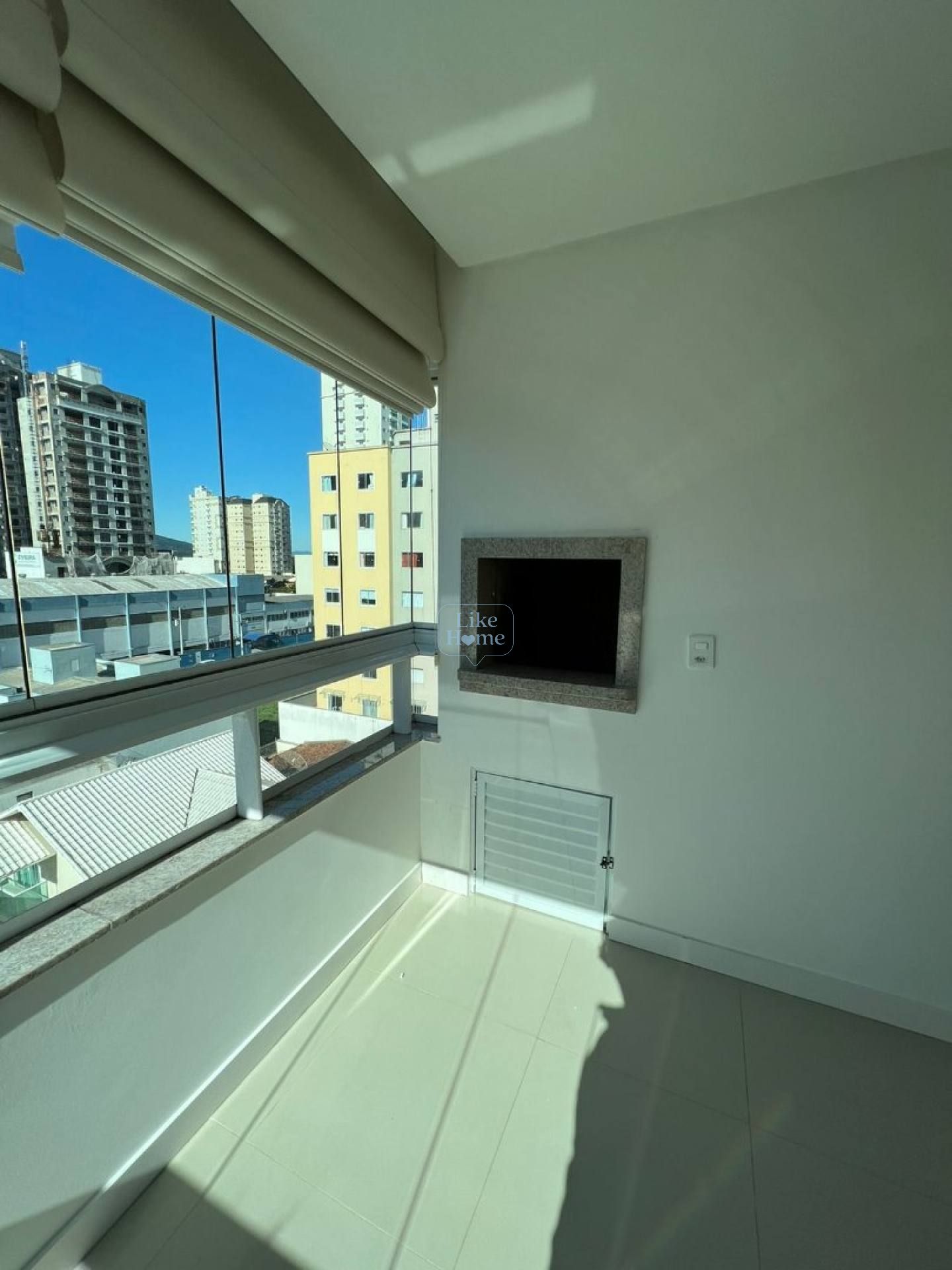 Apartamento Para Alugar com 2 quartos 2 suítes no bairro Meia Praia em Itapema