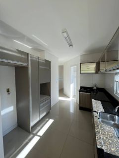 Apartamento Para Alugar com 2 quartos 2 suítes no bairro Meia Praia em Itapema