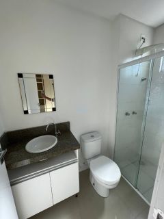 Apartamento Para Alugar com 2 quartos 2 suítes no bairro Meia Praia em Itapema