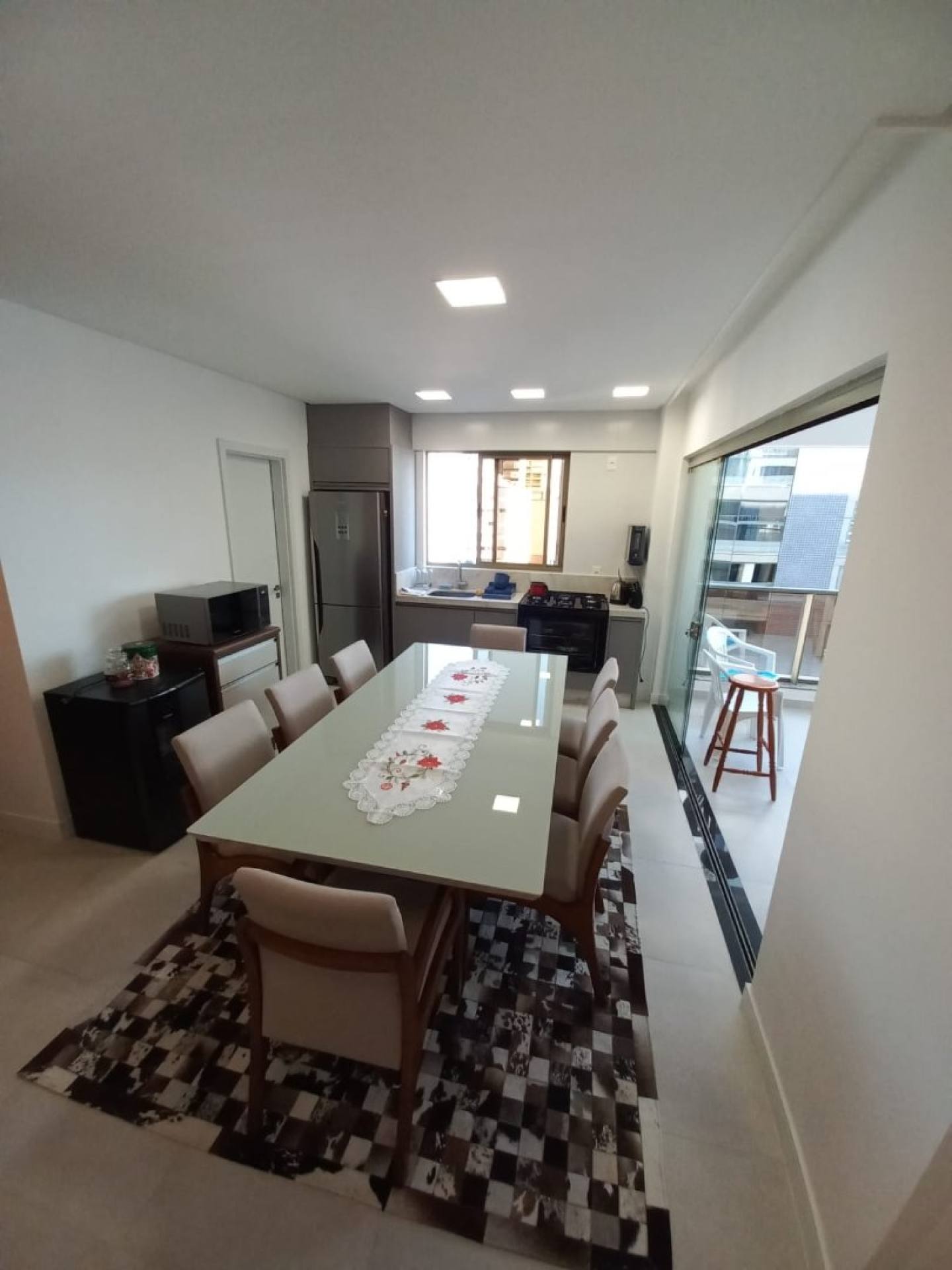 Apartamento Para Temporada com 2 quartos 2 suítes no bairro Meia Praia em Itapema