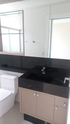 Apartamento Para Alugar com 3 quartos 3 suítes no bairro Meia Praia em Itapema