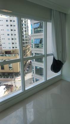 Apartamento Para Alugar com 3 quartos 3 suítes no bairro Meia Praia em Itapema