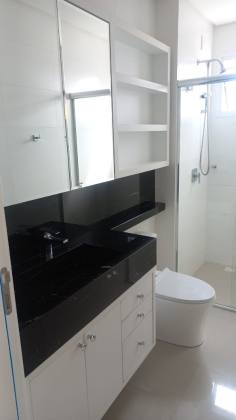 Apartamento Para Alugar com 3 quartos 3 suítes no bairro Meia Praia em Itapema