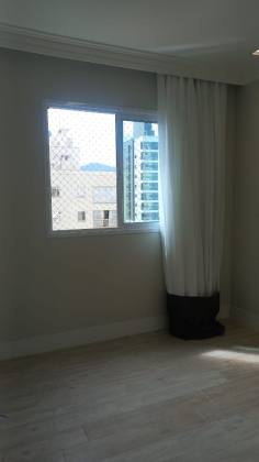 Apartamento Para Alugar com 3 quartos 3 suítes no bairro Meia Praia em Itapema