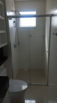 Apartamento Para Alugar com 3 quartos 3 suítes no bairro Meia Praia em Itapema