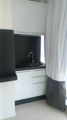 Apartamento Para Alugar com 3 quartos 3 suítes no bairro Meia Praia em Itapema