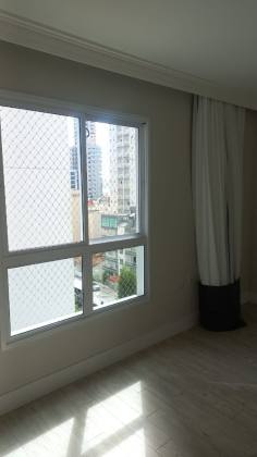 Apartamento Para Alugar com 3 quartos 3 suítes no bairro Meia Praia em Itapema