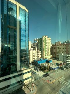 Apartamento frente mar a 50 metros da praia, totalmente mobiliado e com 3 suítes