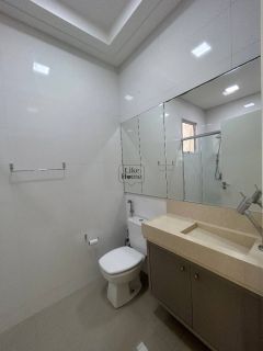 Apartamento frente mar a 50 metros da praia, totalmente mobiliado e com 3 suítes