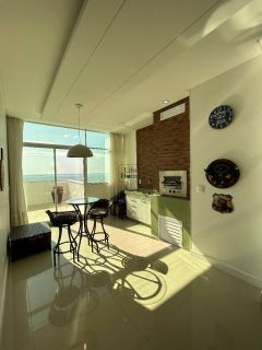 Apartamento frente mar a 50 metros da praia, totalmente mobiliado e com 3 suítes