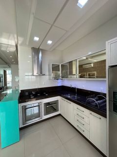 Apartamento frente mar a 50 metros da praia, totalmente mobiliado e com 3 suítes