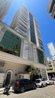 Apartamento Para Vender com 4 quartos 4 suítes no bairro Meia Praia em Itapema