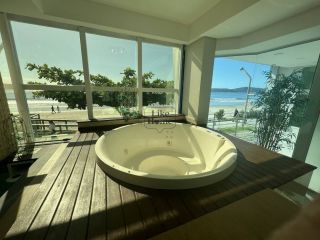 Apartamento Para Vender com 4 quartos 4 suítes no bairro Meia Praia em Itapema