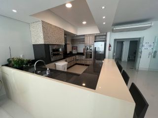 Apartamento Para Vender com 4 quartos 4 suítes no bairro Meia Praia em Itapema