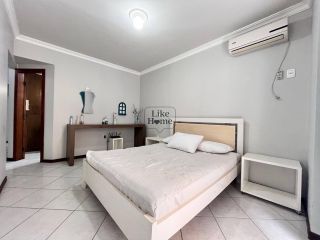 Apartamento Para Locação Anual com 4 quartos 1 suítes no bairro Meia Praia em Itapema