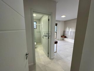 Apartamento Para Alugar com 3 quartos 3 suítes no bairro Meia Praia em Itapema