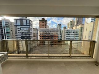 Apartamento Para Alugar com 3 quartos 3 suítes no bairro Meia Praia em Itapema