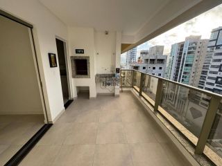 Apartamento Para Alugar com 3 quartos 3 suítes no bairro Meia Praia em Itapema