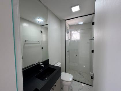 Apartamento 1 Suítes à Venda em, Itapema — Andar alto, Semi Mobiliado e Pronto para Morar