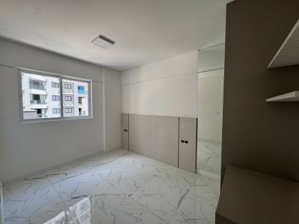 Apartamento 1 Suítes à Venda em, Itapema — Andar alto, Semi Mobiliado e Pronto para Morar
