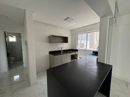 Apartamento 1 Suítes à Venda em, Itapema — Andar alto, Semi Mobiliado e Pronto para Morar