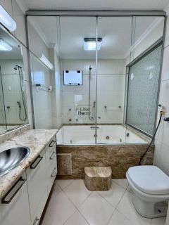 Apartamento Para Alugar com 3 quartos 3 suítes no bairro Meia Praia em Itapema