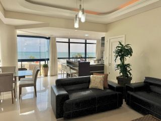 Apartamento Para Alugar com 3 quartos 3 suítes no bairro Meia Praia em Itapema