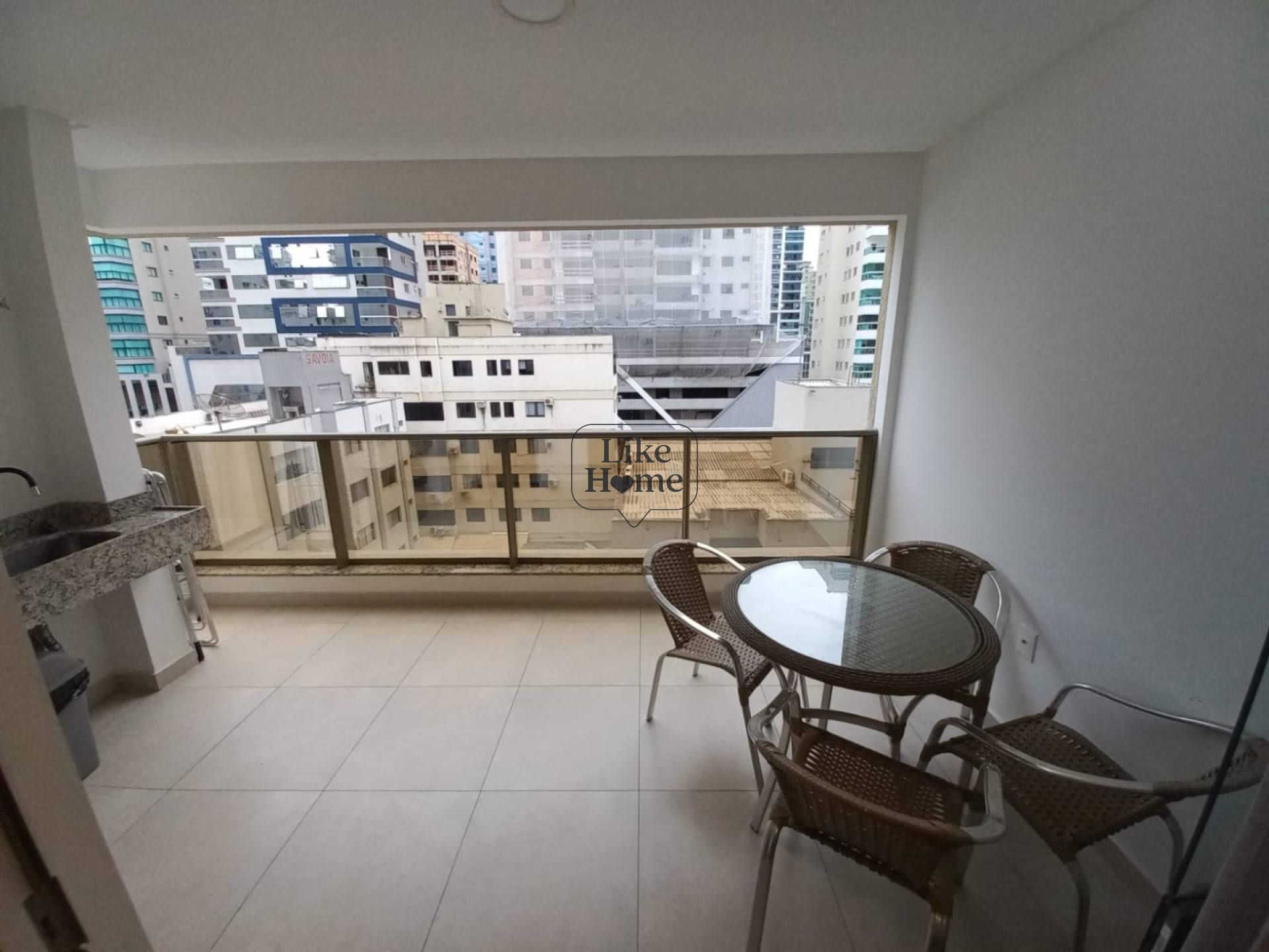 Apartamento Para Alugar com 3 quartos 3 suítes no bairro Meia Praia em Itapema