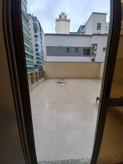 Apartamento Para Alugar com 3 quartos 3 suítes no bairro Meia Praia em Itapema