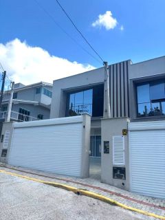 Casa Para Vender com 3 quartos 3 suítes no bairro Morretes em Itapema