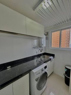 Apartamento Para Alugar com 3 quartos 3 suítes no bairro Meia Praia em Itapema