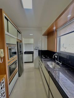 Apartamento Para Alugar com 3 quartos 3 suítes no bairro Meia Praia em Itapema