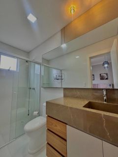 Apartamento Para Alugar com 3 quartos 3 suítes no bairro Meia Praia em Itapema