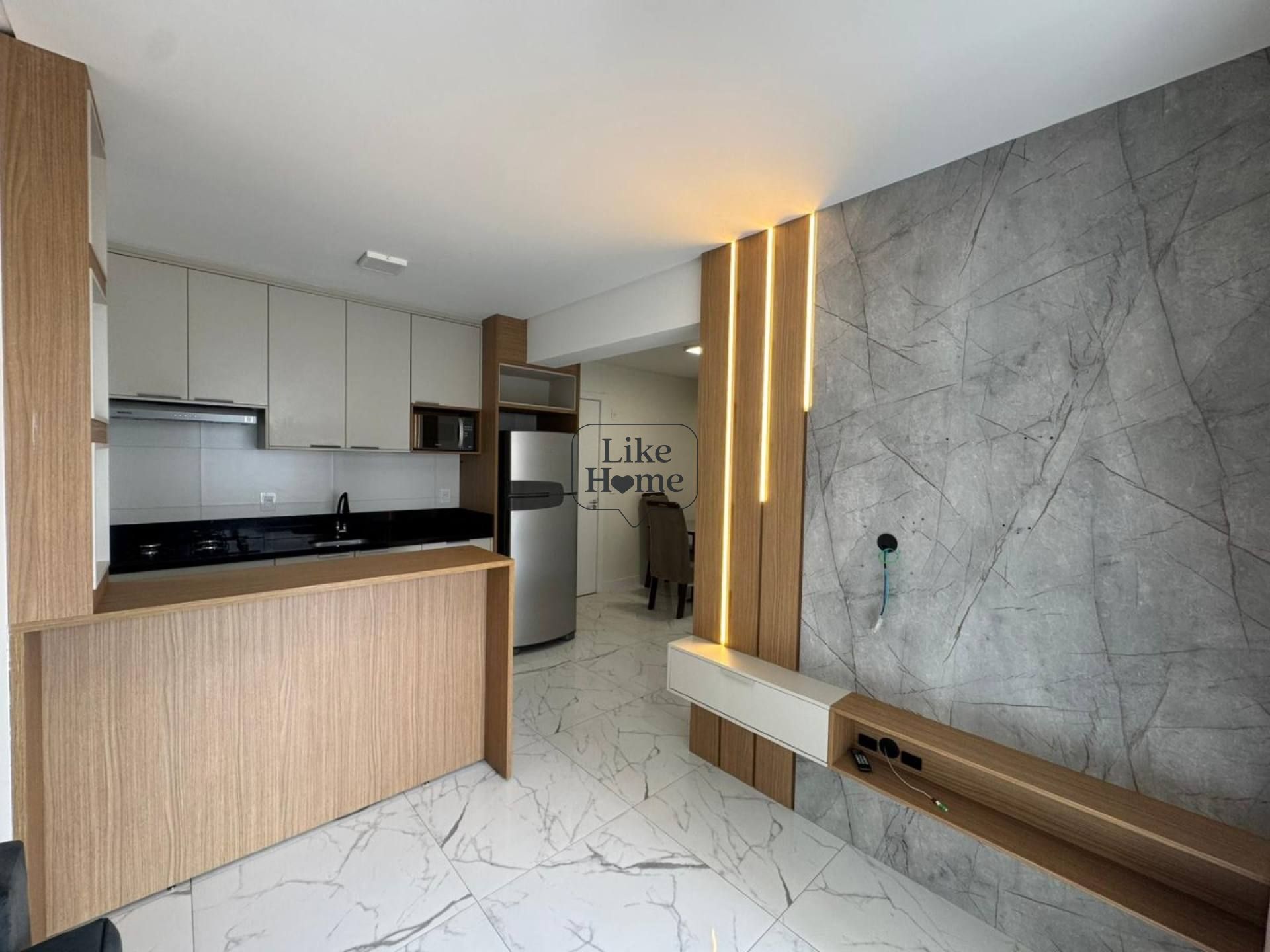 Apartamento Para Alugar com 2 quartos 2 suítes no bairro Morretes em Itapema