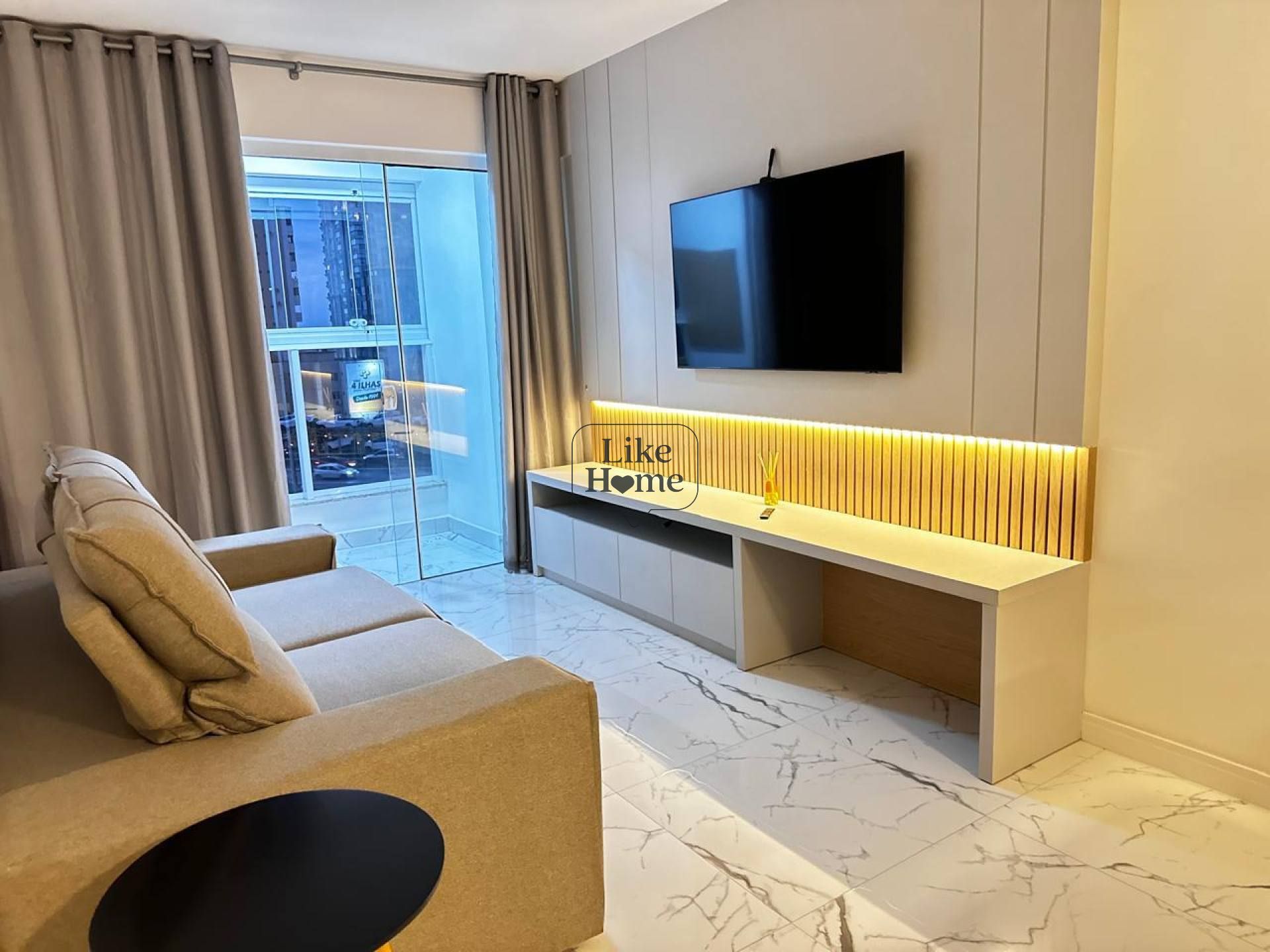 Apartamento Para Alugar com 2 quartos 1 suítes no bairro Morretes em Itapema