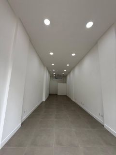 Loja Para Alugar no bairro Meia Praia em Itapema