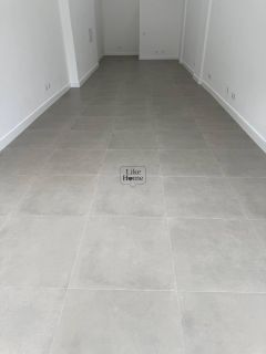 Loja Para Alugar no bairro Meia Praia em Itapema