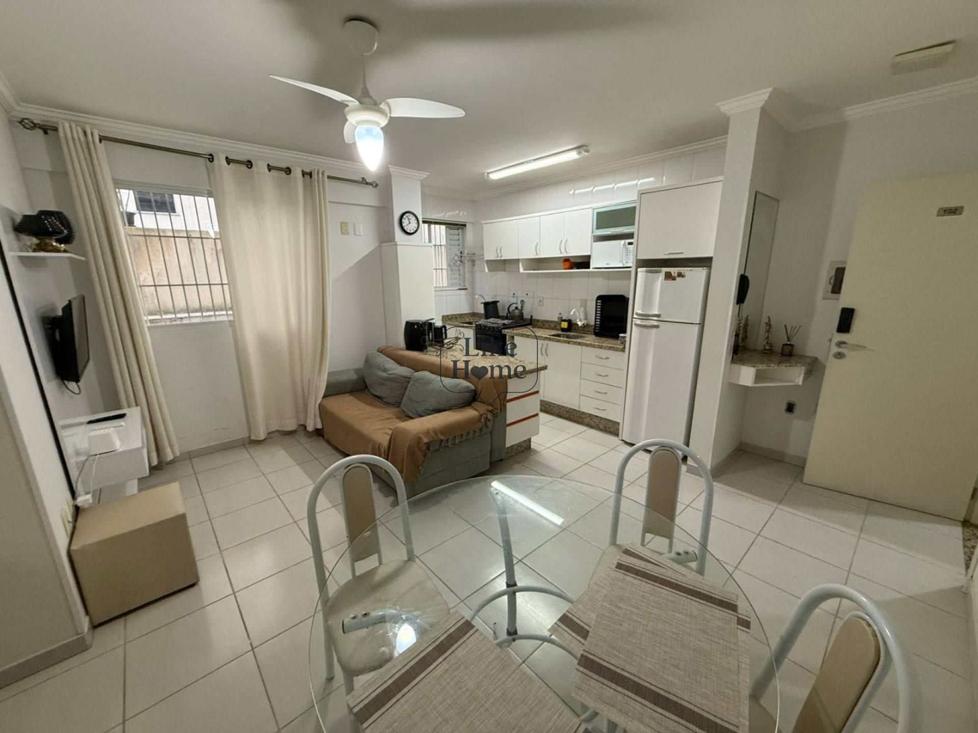 Apartamento Para Vender com 2 quartos no bairro Meia Praia em Itapema