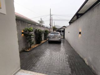 Sobrado Para Alugar com 3 quartos 1 suítes no bairro Casa Branca  em Itapema