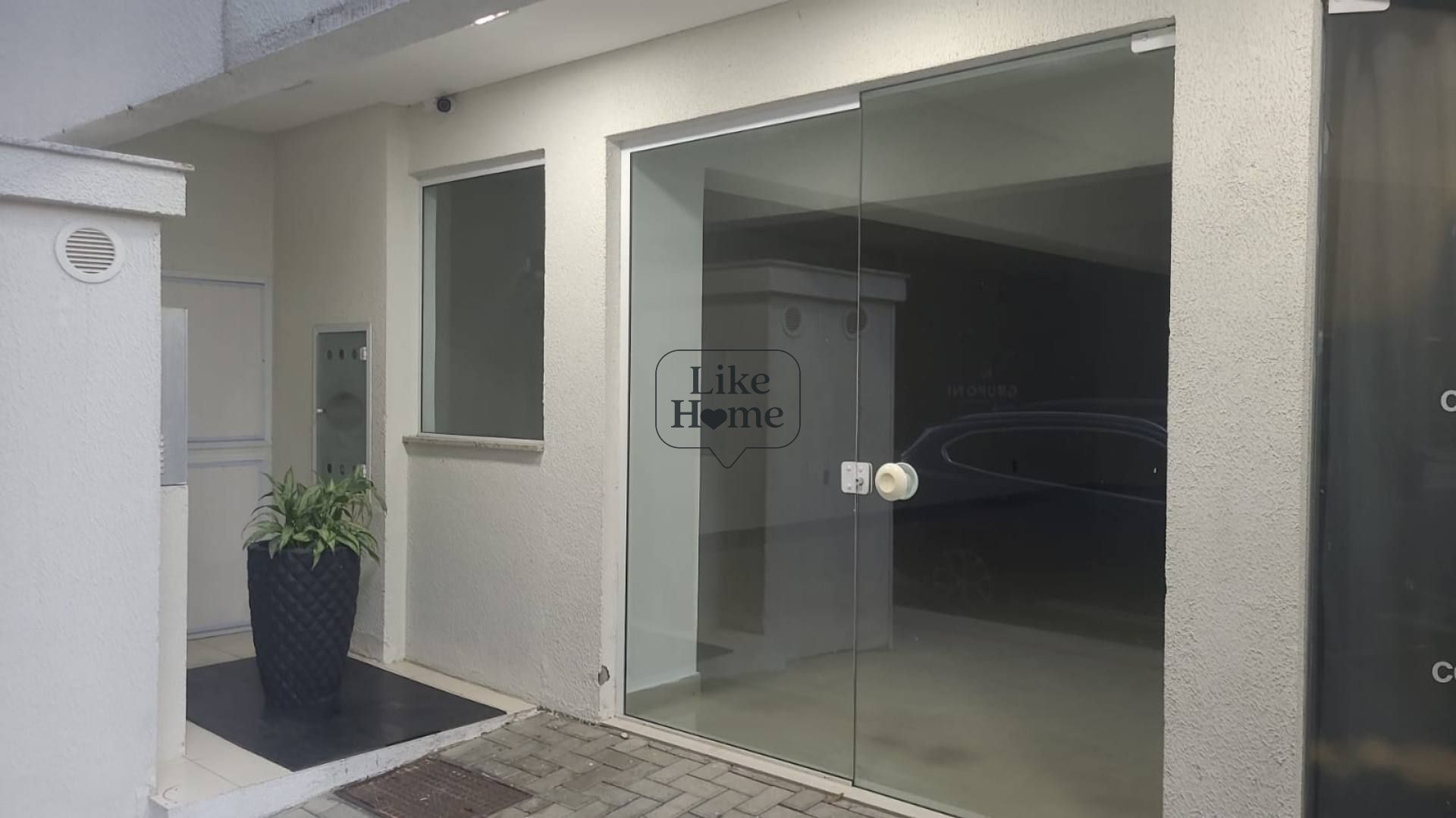 Loja Para Vender no bairro Meia Praia em Itapema