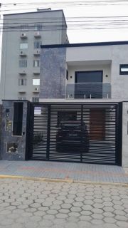 Sobrado Para Vender com 3 quartos 2 suítes no bairro Morretes em Itapema