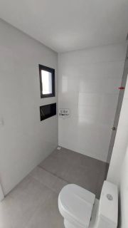 Sobrado Para Vender com 3 quartos 2 suítes no bairro Morretes em Itapema