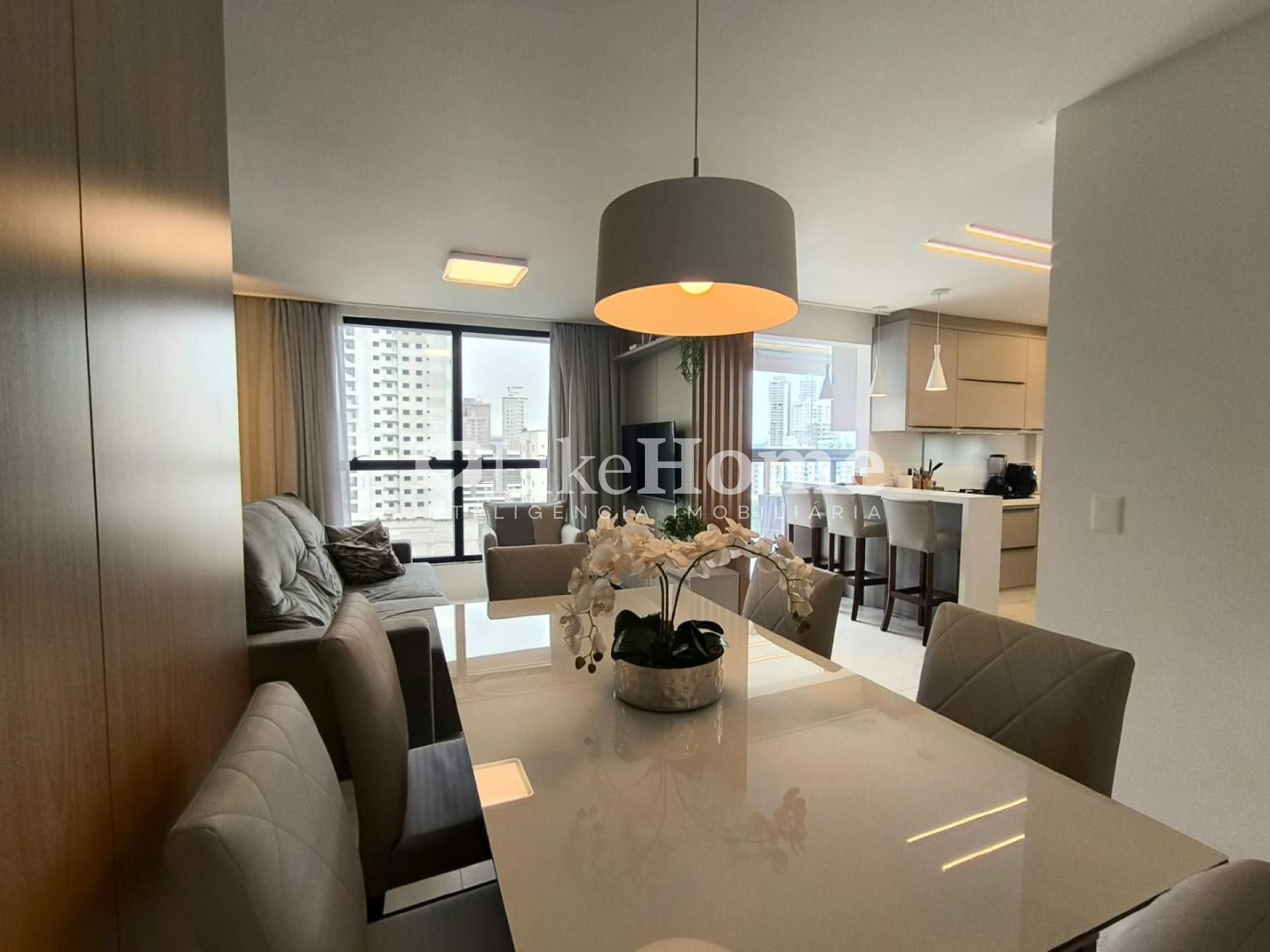 Apartamento Para Alugar com 3 quartos 3 suítes no bairro Meia Praia em Itapema